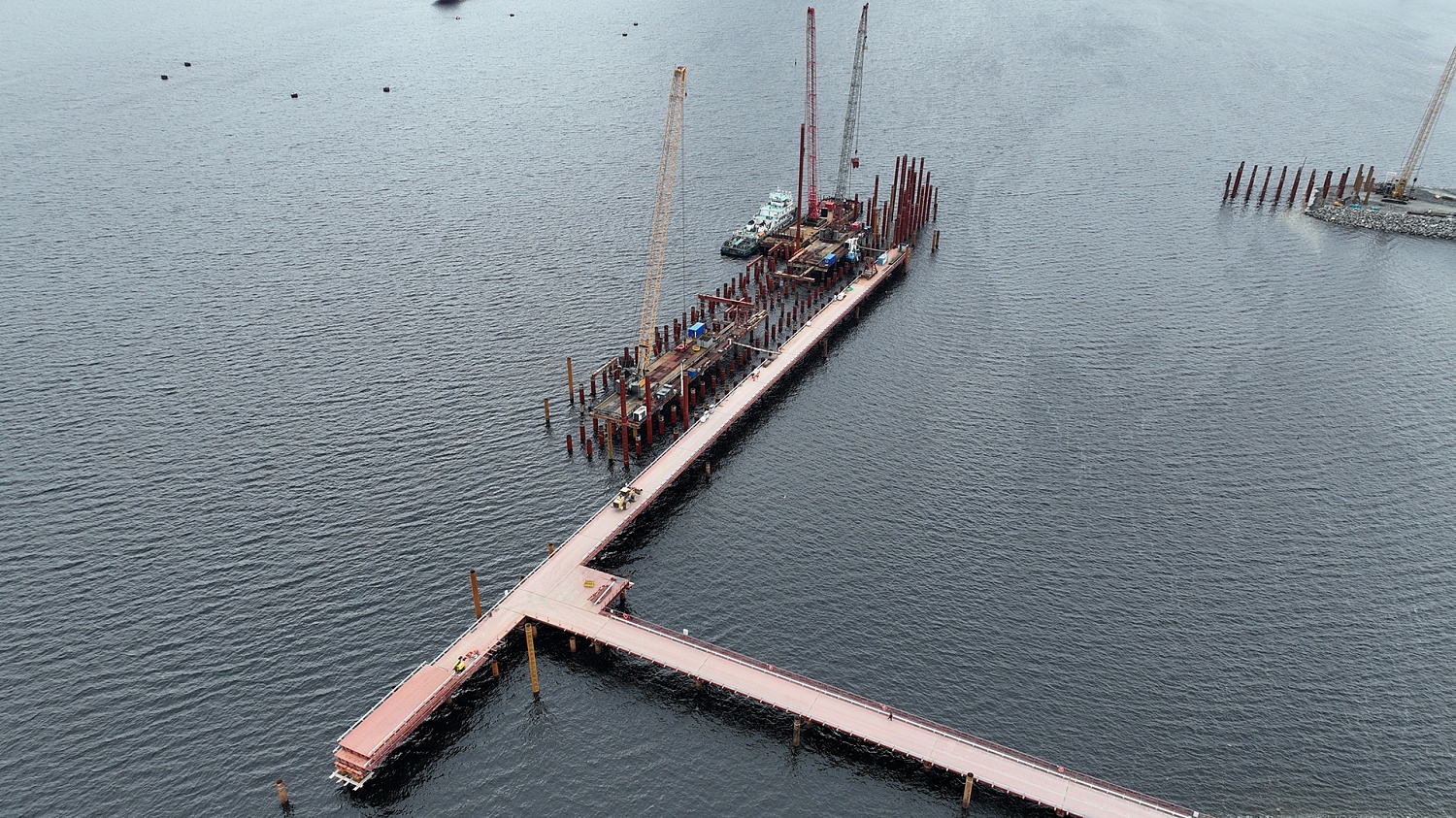 Подрядчик строительства порта «Лавна» - АО «Трест Гидромонтаж» завершил возведение временных мостов и разворотных площадок, изготовленных и поставленных ТМПЗ